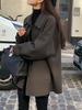 Outono e Inverno 2026 Novo Estilo Estilo Francês Retrô Gola Lapela Botão Único Comprimento Médio Peça Superior de Lã para Mulheres