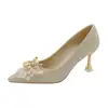 Sapatos de casamento de cristal cor champanhe, sapatos de noiva, adequados tanto para vestidos tradicionais quanto modernos, novo modelo 2025, sapatos de salto alto franceses confortáveis