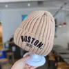 Gorro de punto de lana estilo coreano ins con letras, para otoño e invierno, protector de oídos para niños y niñas, gorro de bebé cálido al por mayor