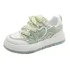 Nuevos Zapatos Cálidos Transpirables de Malla Verde Matcha con un Diseño Elegante, Zapatos de Suela Gruesa de una Sola Pieza, Zapatillas Ligeras para Estudiantes Estilo Chanel para Exteriores