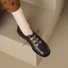 Novos Sapatos de Salto Médio com Corte Profundo Estilo Britânico Retrô Versátil 2026 para Mulheres, Adequados para o Trajeto na Primavera e Verão, Sapatos de Couro Versáteis com Cadarço