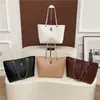 Bolsa feminina moderna e estilosa, estilo retrô, casual, de cor sólida, com grande capacidade e design personalizado para o verão de 2025.