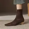24 Botas de Mujer Nuevas para Otoño/Invierno con Punta Fina Mate y Tacón Medio Asimétrico hasta Media Pantorrilla Color Merade Botas que Envuelven la Pierna