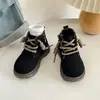Nuevas botas Martin de otoño e invierno para niños, botas de cuero forradas de felpa para niños, botines retro de estilo británico con suela blanda para niñas