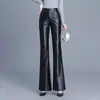 Calça de couro flare versátil de cor sólida para mulheres, novo estilo outono 2026, cintura alta, corte justo, modelagem que valoriza o corpo, calça longa casual e moderna para o dia a dia
