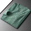 Suéter de tela jacquard nuevo de lujo ligero para otoño e invierno, camisa básica ajustada de cuello redondo para hombre, suéter de punto casual estilo coreano para hombre