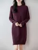 Vestido de malha feminina puro lã gola redonda, novo para outono/inverno 26, vestido base de manga longa espesso de sete agulhas com fenda lateral