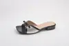 Sandalias de verano versátiles para mujer, en stock ahora, diseño de lazo francés estilo coreano, bloques de color, tacón bajo, tacón de cuña cómodo