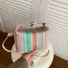 Bolsa Pequena de Palha Trançada Tendência Moda Nova Primavera 2026 Design de Nicho Cor Versátil Color-Blocking Bolsa de Ombro Transversal Trançada