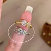 Novo Anel de Gipsofila Borboleta Feminino Nicho Simples Brilhante Diamante Design Moderno Anel Luxo Leve Ajustável Atacado