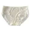 Calcinha feminina Purely Sexy com detalhes vazados em renda, delicada e jovial, leve e respirável, com forro de algodão, cintura média, modelagem que valoriza o quadril e secagem rápida.