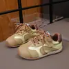 Zapatillas deportivas para niño 2026 nuevo otoño suela blanda antideslizantes retro infantiles zapatillas de entrenamiento alemanas con velcro casuales