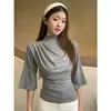 Camiseta de manga tres cuartos con cuello semi-alto de lujo ligero estilo francés para mujer, nuevo modelo verano 2026, elegante y estilizada, versátil, top de hombro normal