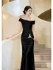Vestido de Noche Negro de un Solo Hombro de Lujo Ligero Estilo Francés para Fiesta Cena Reunión Anual Vestido de Presentadora