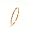 Pulsera de Acero Titanio Apilada Forma de T de Trébol de Venta Caliente Europea y Americana para Mujeres, Joyería de Pulsera de Oro de Gama Alta al por Mayor