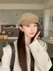 2026 Otoño Nuevo Boina Retro Sombrero Mujer Otoño Invierno Fieltro de Lana Adelgazante Facial Versátil Moda Casual Sombrero Venta al por Mayor