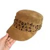 Chapéu equestre de camurça plissado com estampa de leopardo retrô para outono e inverno para mulheres, estiloso e legal, adequado para meninas jovens e da moda, versátil para passeios, chapéu de copa reta