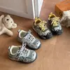 Zapatos deportivos para niños, nueva colección primavera/otoño 2026: Tenis de malla transpirable para niños, zapatillas casuales de suela blanda para correr para niñas