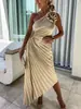 Vestido de mujer nuevo de color liso, moda sexy, con hombros oblicuos, plisado y hueco, 8043