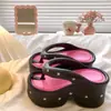 Chinelos Grossos com Estrela Transfronteiriços para Uso Externo de Verão Feminino Chinelos de Salto Alto para Pessoas Baixas Aumentarem a Altura Sapatos de Praia
