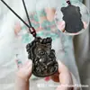 Bodhisattva Ajedrez Carvado de Madera de Águila 461 Colgante Unilateral Marca Zaki Estilo Chino Juguete de Madera de Mano para Colgar en el Cuello