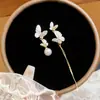 Aretes Etéreos~Aretes de Borla de Mariposa con Goteo de Aceite Blanco y Perlas, Aretes de Botón de Lujo Ligero de Gama Alta, Accesorios para los Oídos de Vacaciones