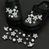 Diapositivas para Zuecos Estilo Nuevo Corazón Dulce Rosa Cereza Hebilla de Zapato de Perla Resistente Moda Accesorios Desmontables DIY