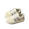 Zapatillas blancas de suela gruesa para mujer con correas de velcro, colección primavera 2026, mocasines que aumentan la altura, zapatos casuales de nicho de moda, zapatillas de skate versátiles