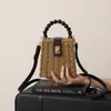 Bolsa de Palha Tecida Estilo Férias Feminina 2026 Nova de Verão Pequena Quadrada de Mão com Contas Bolsa Pequena de Palha Tecida de Ombro Único Transversal de Praia