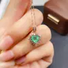 Venta al por mayor de fábrica Popular Colgante de Esmeralda Natural Plata S925 Incrustado Piedra Principal 7*7 Joyería de Lujo Venta Directa de Fábrica