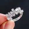 Anillo Abierto de Flor con Circonita Completa de Lujo Ligero de Venta Caliente Moda Temperamento de Gama Alta Anillo para Dedo Joyería para Mano Versátil de Lujo Ligero para Viajes