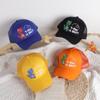 Lindo sombrero de malla transpirable para niños con dibujos animados de letras y dinosaurios, gorra con visera casual para viajes de verano para bebés