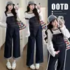Traje de Maternidad 2025 Otoño Nuevo Estilo Simple Adelgazante Azul Oscuro Estilo Retro Peto de Mezclilla + Camiseta Estampada de Moda