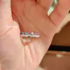 Anel Delicado de Renda Arco-Íris com Diamante, Anel Empilhável Estilo Renda Banda Fina Simples, Anel Totalmente de Diamante para Mulheres, Anel Fino com Fileira Pequena de Diamantes