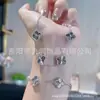 Desvanecimiento lento del colorPulsera de trébol de cuatro hojas de la suerte estilo coreano, modelo nuevo con intrincada artesanía de tallado, diseño de nicho, lujo ligero, alta gama, versátil