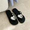 Chanclas de moda en forma de corazón para mujer, de verano, modernas, casual para exteriores, para vacaciones en la playa, sandalias de dedo con suela suave antideslizantes