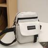 Bolso bandolera deportivo unisex de estilo nuevo, sencillo, personalizado y combinable, bolso de hombro informal de estilo Hong Kong, bolso cuadrado pequeño.