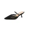 Versão alta D casa salto agulha pontudo verão saltos altos feminino gato com strass traseiro vazio boca rasa sapatos totalmente diamante temperamento novo