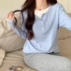 Camisa de dos piezas de manga larga con forro polar falso de color azul leche para mujer, ropa interior de otoño e invierno, camiseta elegante con botones y efecto adelgazante cepillado