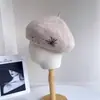 Boina de Lana Cosida a Mano con Cuentas de Alta Calidad y Uso Rudo para Mujer, Elegante y Versátil Sombrero de Invierno de Pintor, Cálido Sombrero de Auxiliar de Vuelo, Moderno