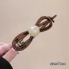 Acessórios de cabelo elegantes e sofisticados: grampos de cabelo para dar volume, presilhas de garra, presilhas verticais, presilhas de laço, presilhas banana, presilhas torcidas doces e estilosas