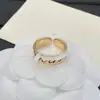 Anillo Europeo y Americano Transfronterizo Nuevo Estilo Lv 2025 con Logo y Diseño Floral Incrustado de Diamantes para Mujer, Acabado de Alta Gama, Fotos Reales, Anillos al por Mayor
