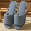 Nuevo Estilo Hogar Unisex Color Sólido Lino Pantuflas de Interior Antideslizantes Resistentes al Desgaste Pantuflas de Pareja Todas las Estaciones Pantuflas de Piso Venta al por Mayor