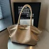 Bolsa Tote para o Trabalho Feminina 2026 Nova Verão Toque de Luxo Leve Nicho Retrô Versátil Grande Capacidade Bolsa de Ombro