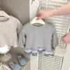Nuevas Blusas para Niñas Primavera y Otoño 2025, Camisetas para Bebés Estilo Coreano con Ribete de Encaje, Moda en Prendas de Manga Larga para Bebés