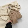 Bolso de madre con bordado de diamantes de moda simple de color sólido 2023, bolso de mensajero de hombro de estilo coreano popular de este año, bolso cuadrado pequeño de moda