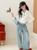 Camiseta básica para meninas, novo modelo primavera e outono 2026, camiseta de manga comprida para meninas mais velhas, visual estiloso de duas peças, top infantil estilo coreano