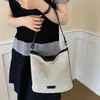 Bolsa feminina de nicho de alta qualidade 2026 nova outono versátil casual transversal, bolsa de balde de ombro único super popular
