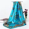 Presente de primavera e verão de Yiwu estilo europeu e americano cetim cetim grande quadrado estampado xale grande lenço lenço lenço lenço 90 lenço