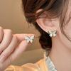 Pendientes vintage franceses delicados de alta gama sin orificios, con forma de mariposa, esmalte blanco, circonita rosa y placa de incienso de mosquito.